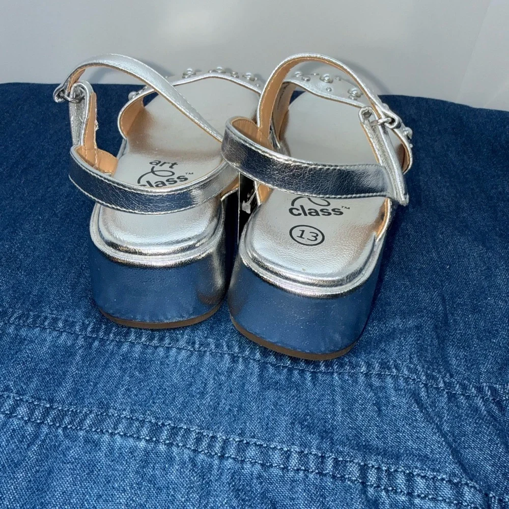 Size 1 Girl’s Silver Platform Sandals Art Class Pearl & Silver Studs